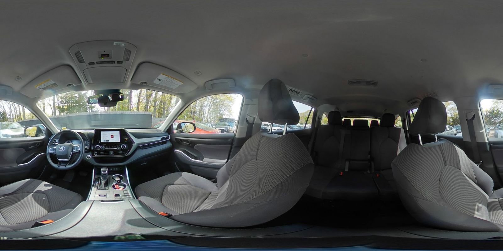 Used 2025 Toyota Highlander LE FWD image 44