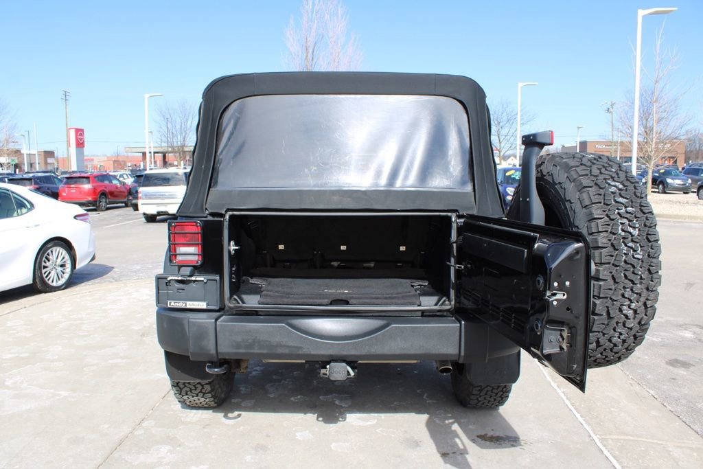 Used 2015 Jeep Wrangler Unlimited Sport w/ Mopar Black Appearance Group image 10