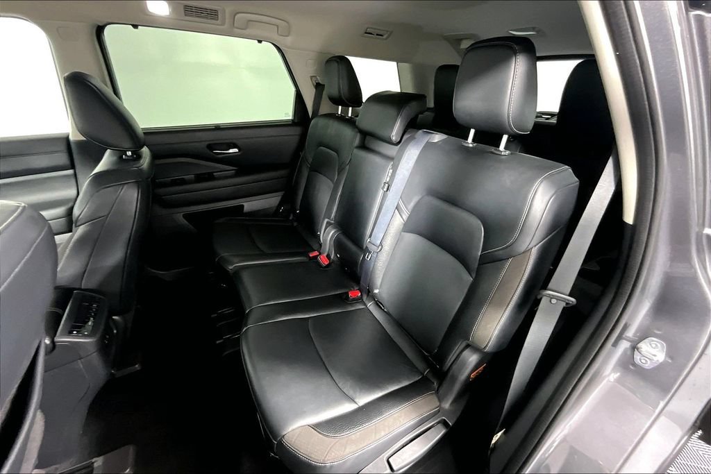Used 2022 Nissan Pathfinder SL AWD/4WD image 26