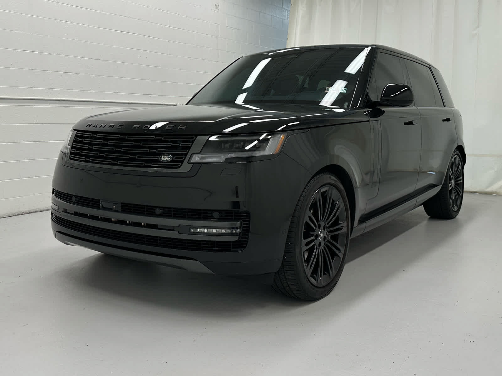 Used 2024 Land Rover Range Rover Long Wheelbase Autobiography AWD/4WD image 4