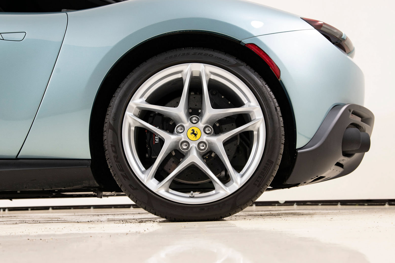 Certified 2025 Ferrari Roma Spider RWD image 19