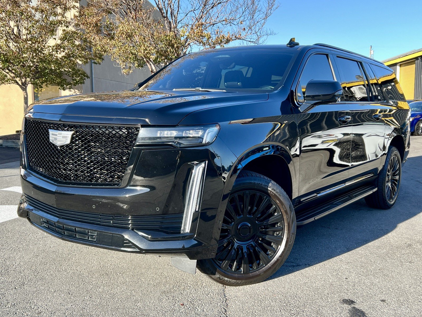 Used 2021 Cadillac Escalade ESV Sport w/ Heavy-Duty Trailer Package AWD/4WD image 1