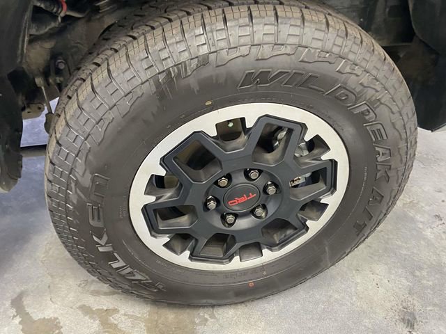 Certified 2025 Toyota 4Runner TRD Off-Road Premium image 10