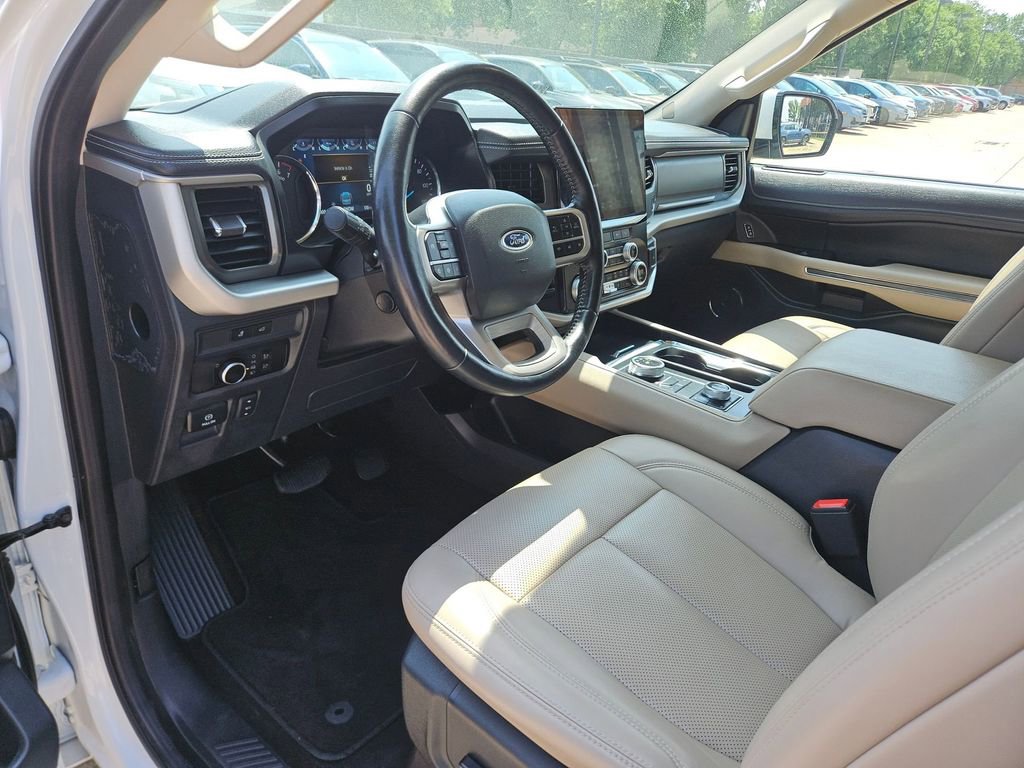 Used 2023 Ford Expedition Max XLT image 13