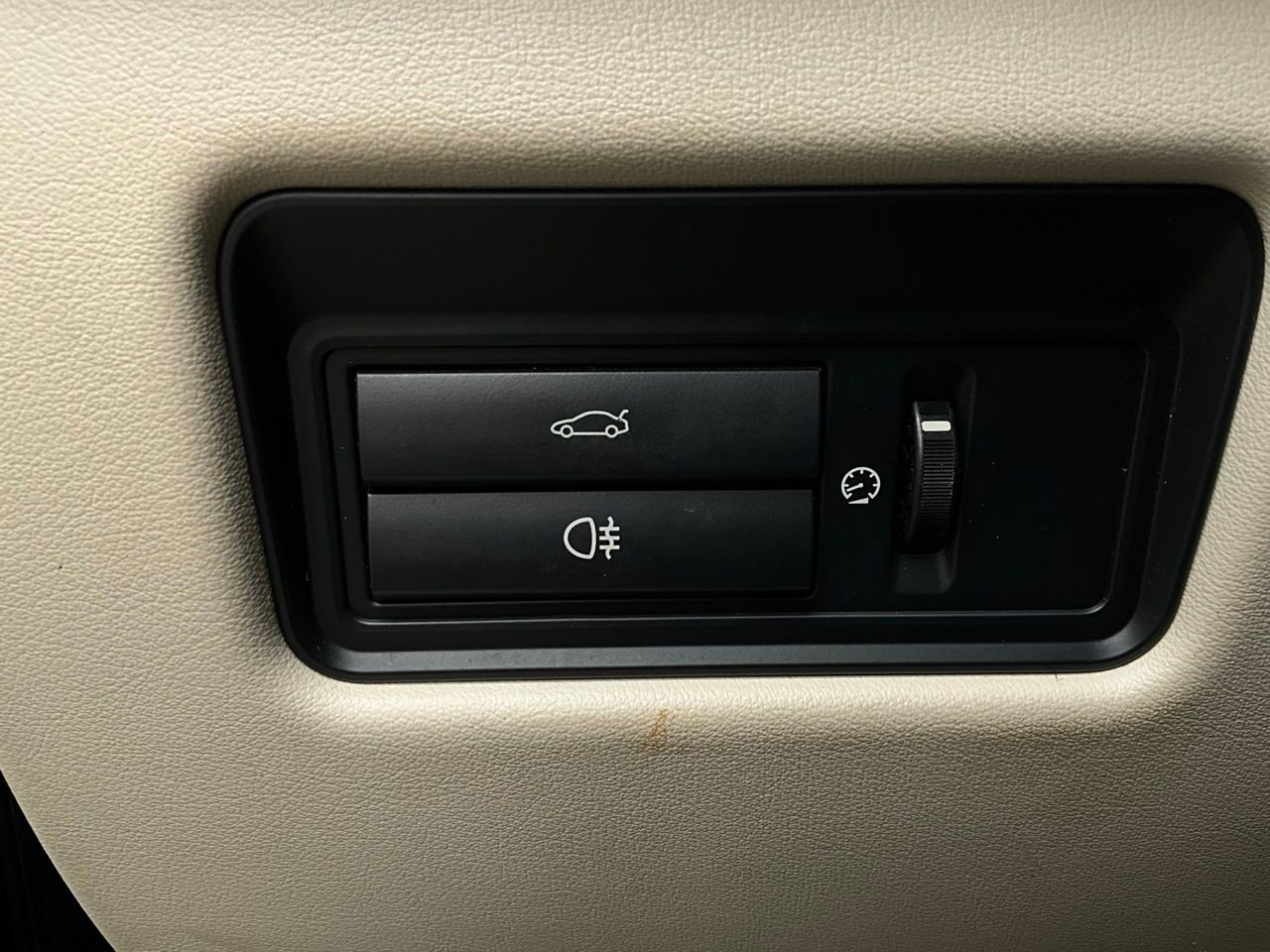 Used 2016 Jaguar XJ R-Sport image 26