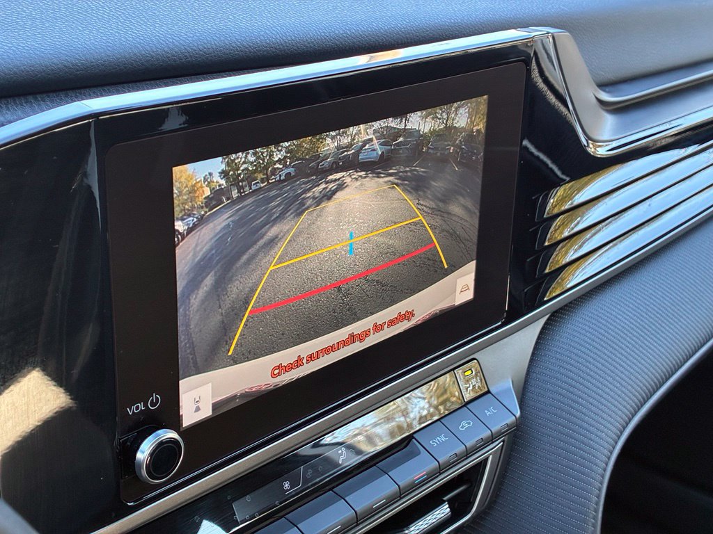 Used 2025 Toyota Camry SE FWD image 18