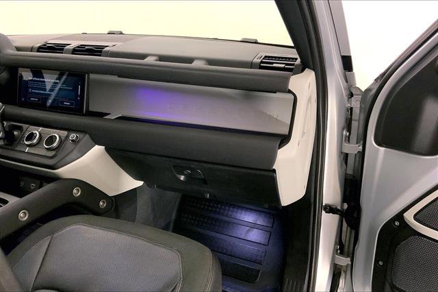 Used 2020 Land Rover Defender 110 SE image 23