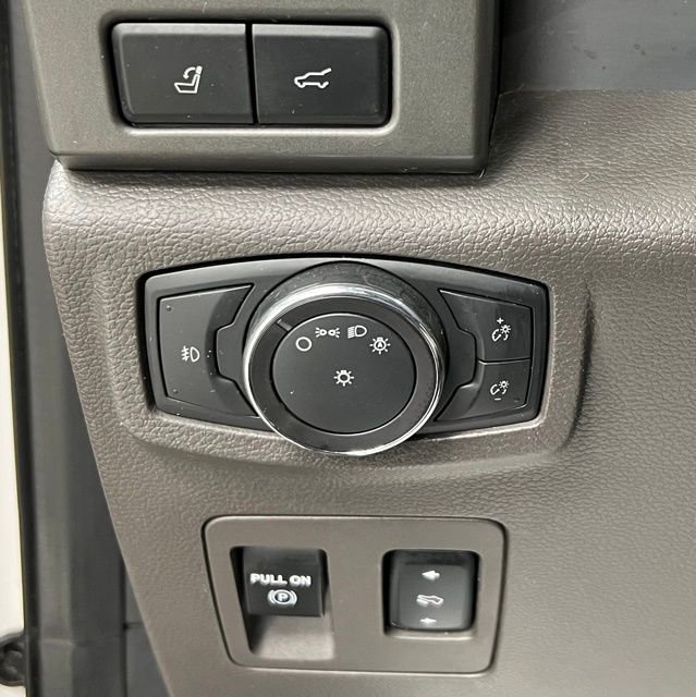 Used 2018 Ford Expedition Max XLT w/ Equipment Group 202A AWD/4WD image 32