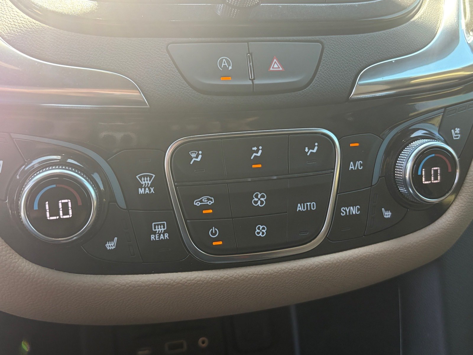 Used 2023 Chevrolet Equinox Premier FWD image 26