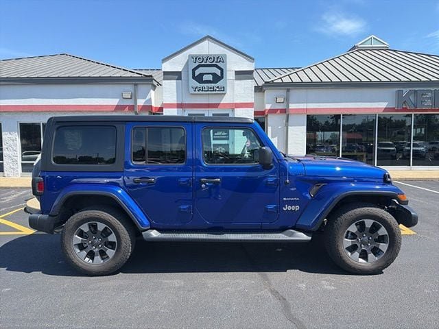 Used 2018 Jeep Wrangler Unlimited Sahara AWD/4WD image 9