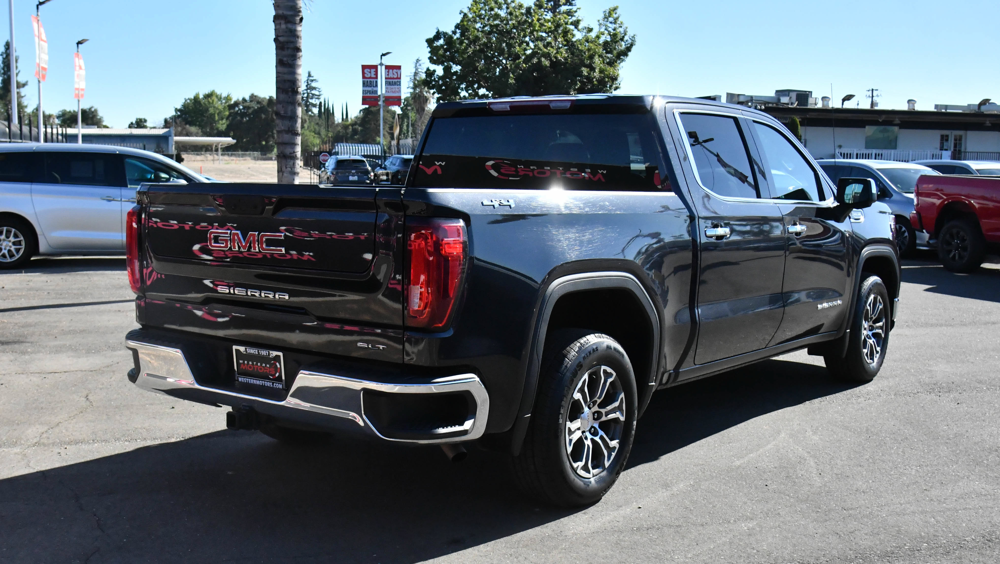 Used 2025 GMC Sierra 1500 SLT AWD/4WD image 8