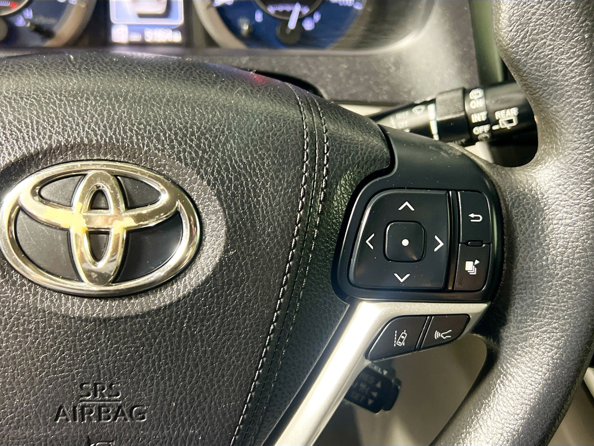 Used 2018 Toyota Sienna LE image 19