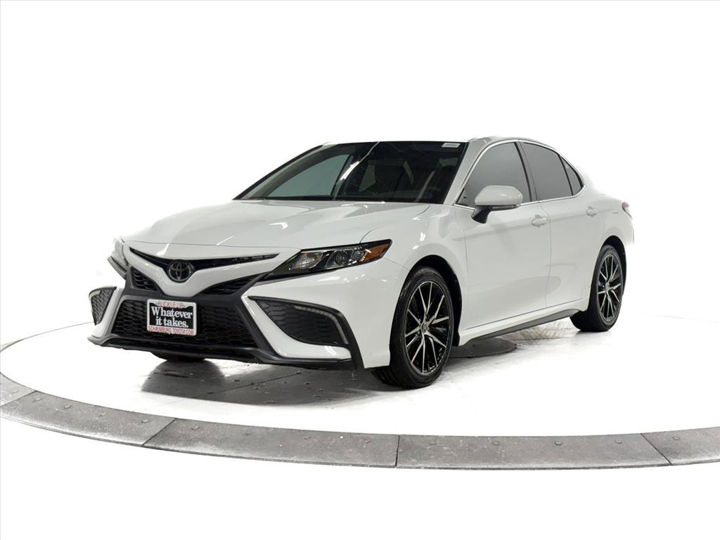 Certified 2022 Toyota Camry SE image 3