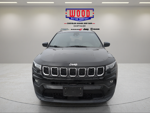 Used 2024 Jeep Compass Latitude AWD/4WD image 2