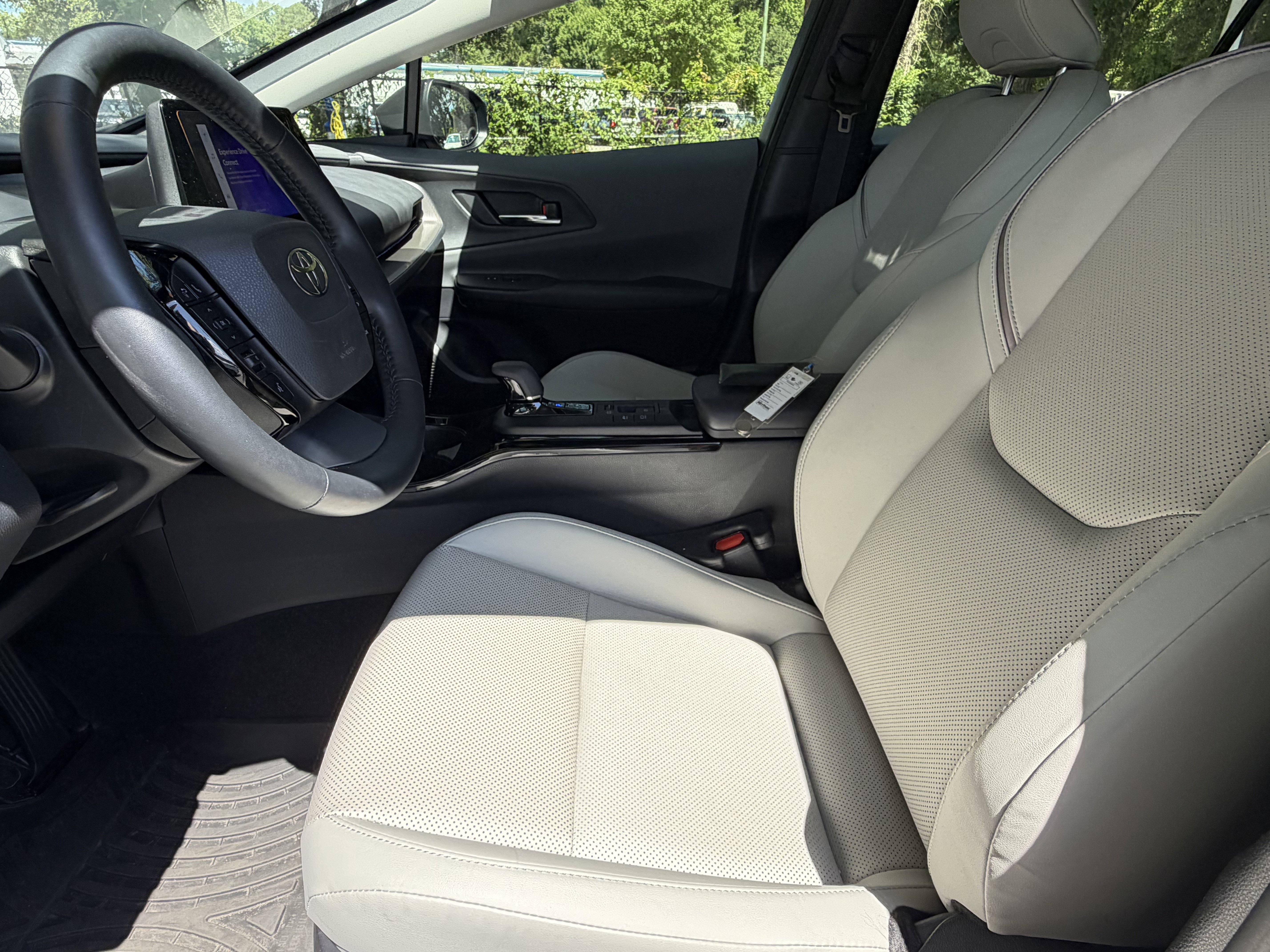 Used 2024 Toyota Prius XLE FWD image 17