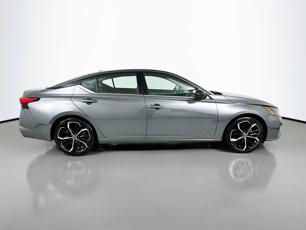 Used 2023 Nissan Altima 2.5 SR image 9