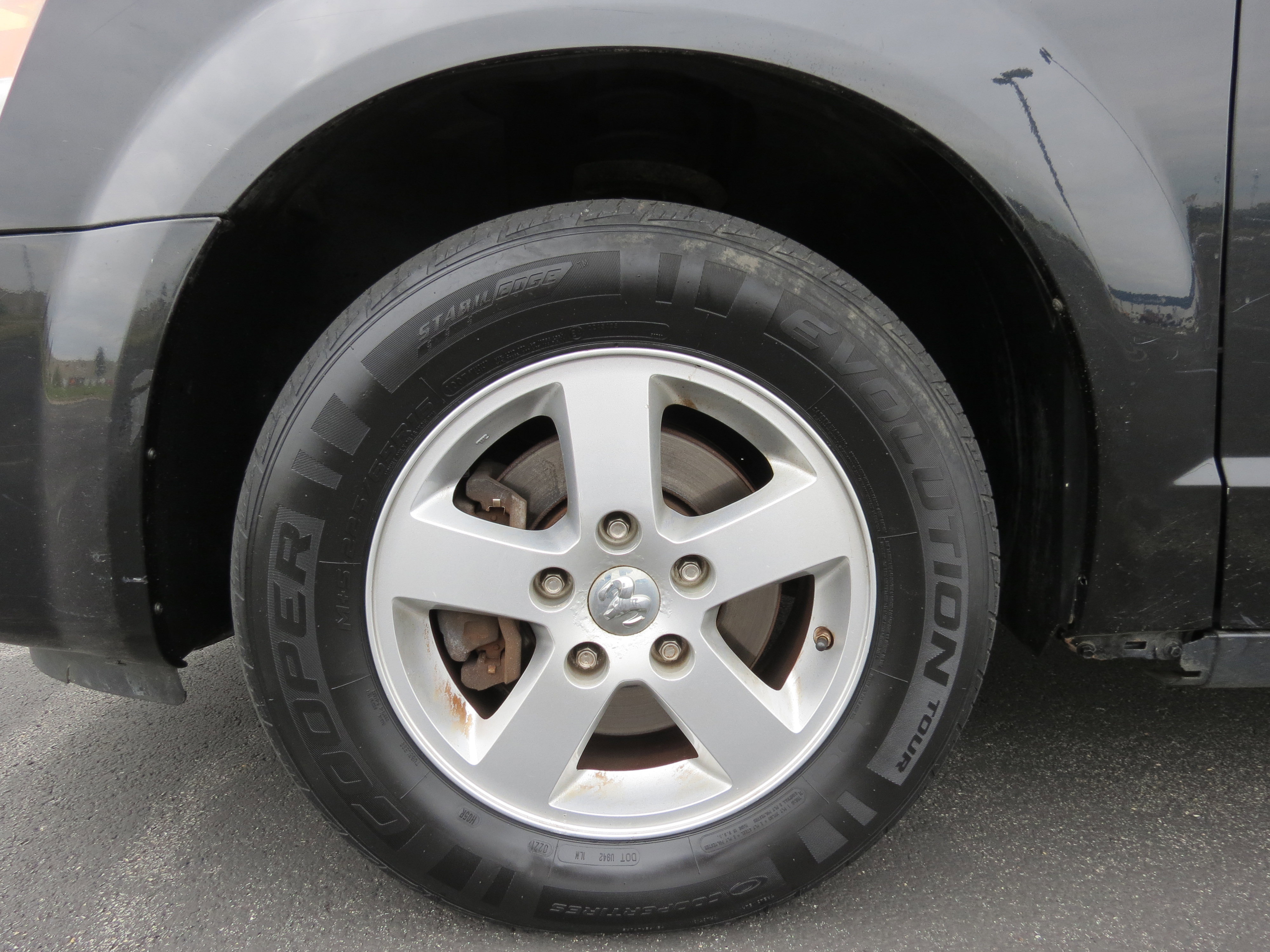 Used 2010 Dodge Grand Caravan SXT w/ Trailer Tow Group FWD image 33