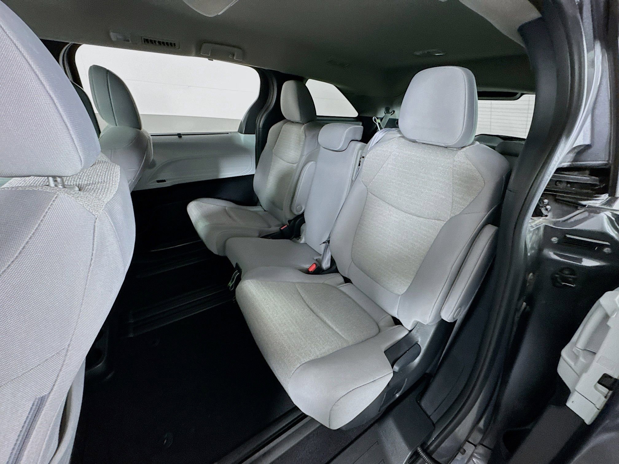 Certified 2025 Toyota Sienna LE image 17
