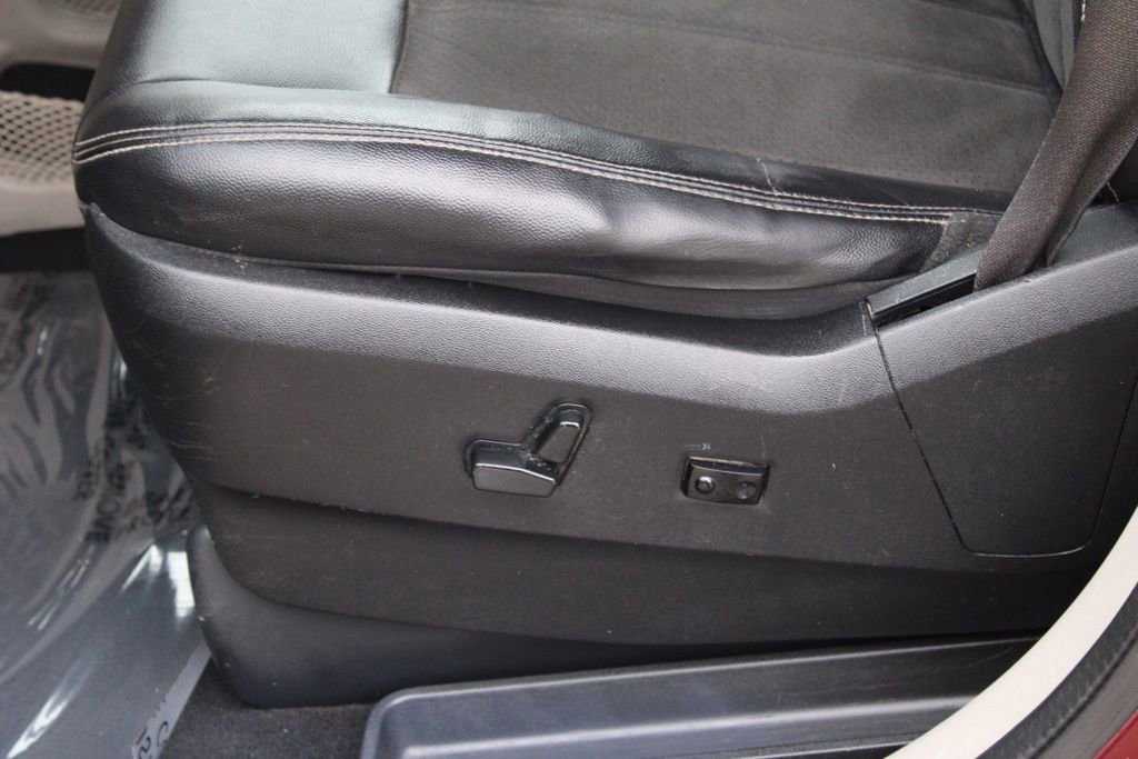 Used 2019 Dodge Grand Caravan SXT image 14