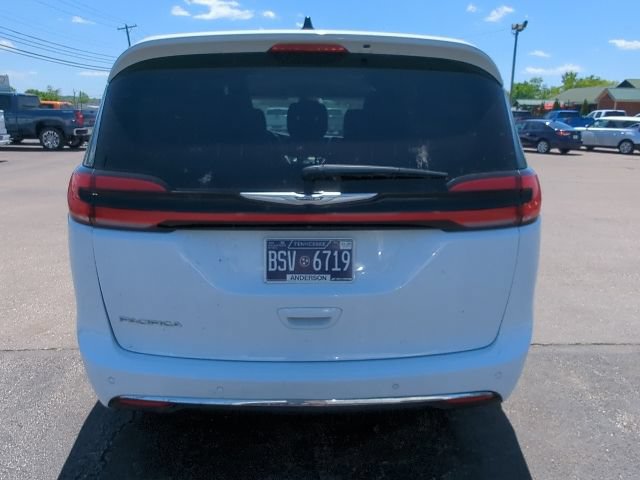 Used 2024 Chrysler Pacifica Touring-L FWD image 30