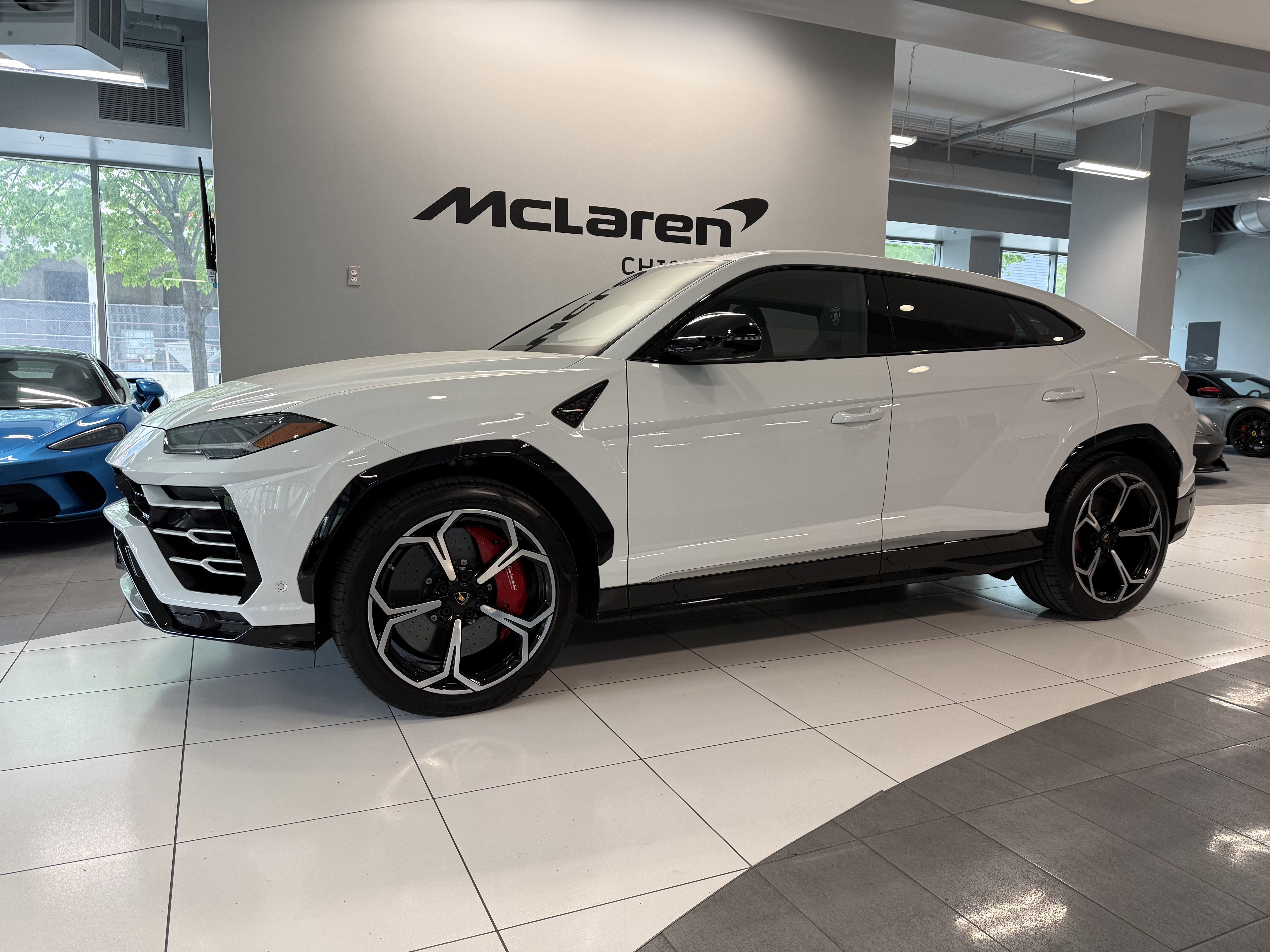 Used 2020 Lamborghini Urus AWD/4WD image 1