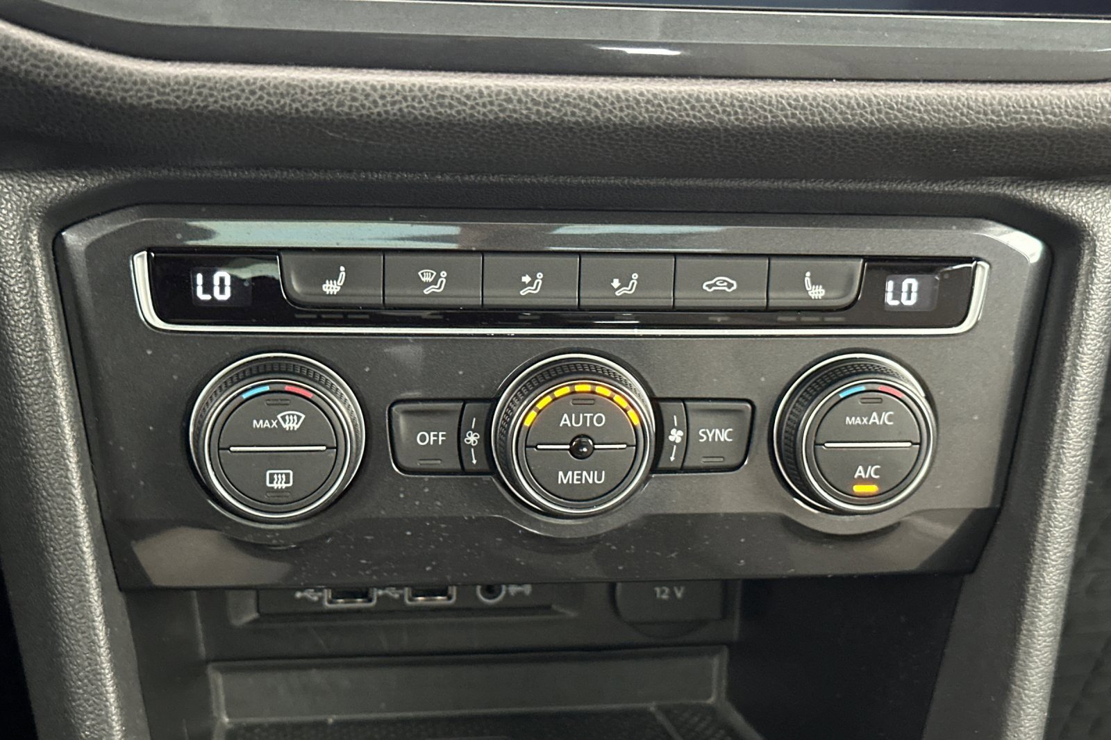 Used 2020 Volkswagen Tiguan SE w/ Panoramic Sunroof Package FWD image 20