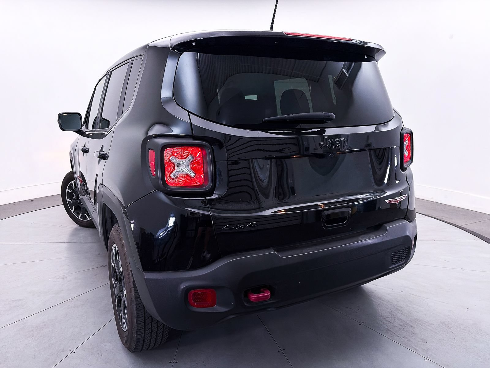 Used 2023 Jeep Renegade Trailhawk AWD/4WD image 4
