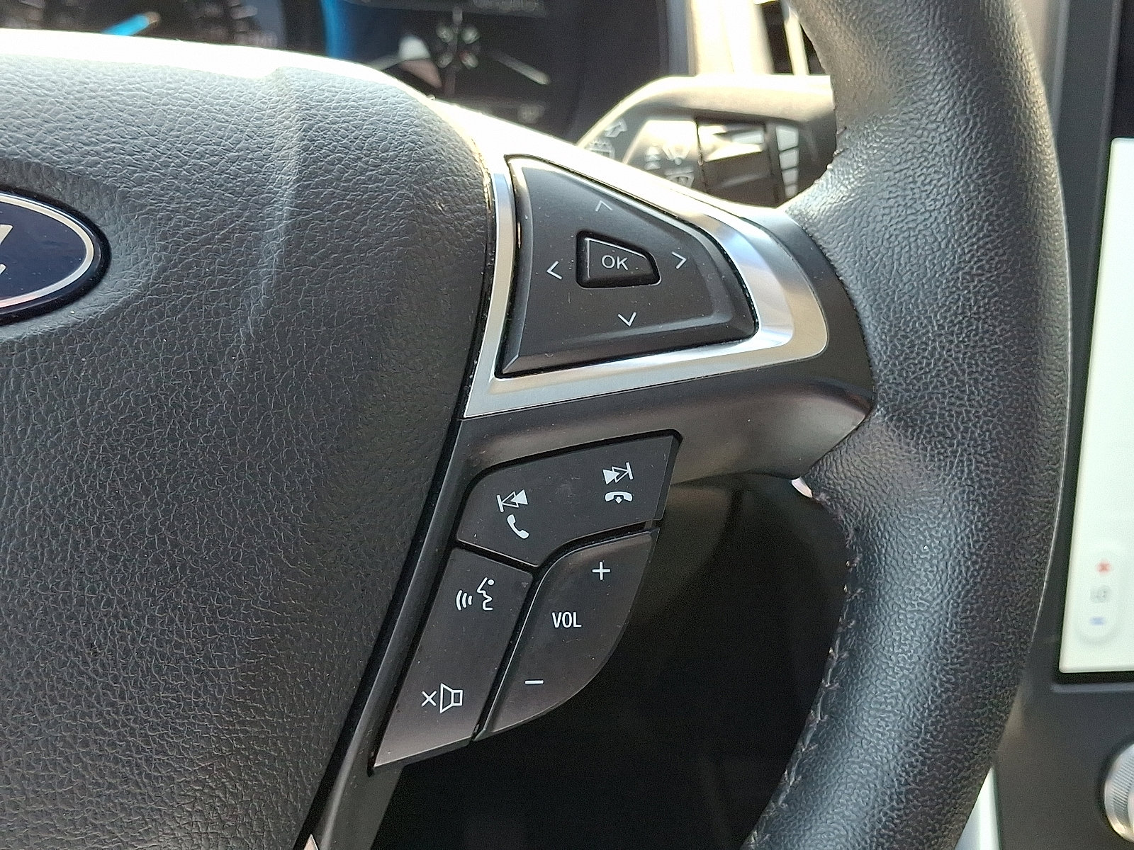 Used 2022 Ford Edge Titanium w/ Equipment Group 301A image 23