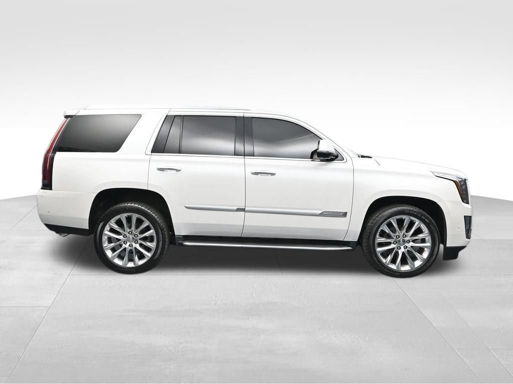 Used 2018 Cadillac Escalade Luxury AWD/4WD image 6