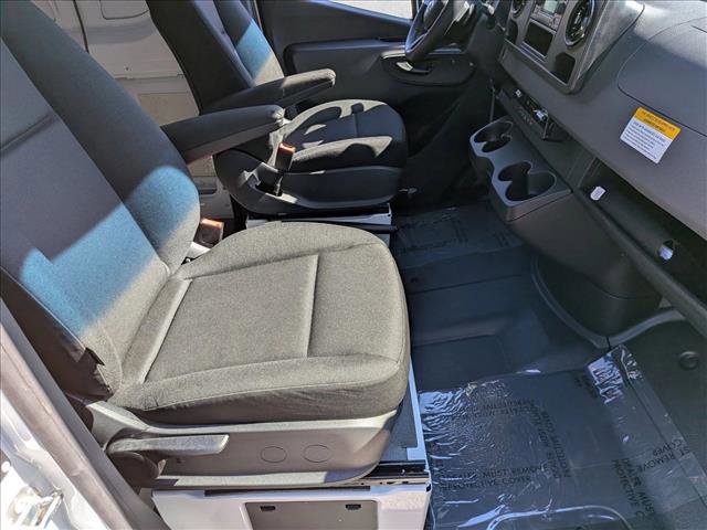 Used 2025 Mercedes-Benz Sprinter 2500 image 18