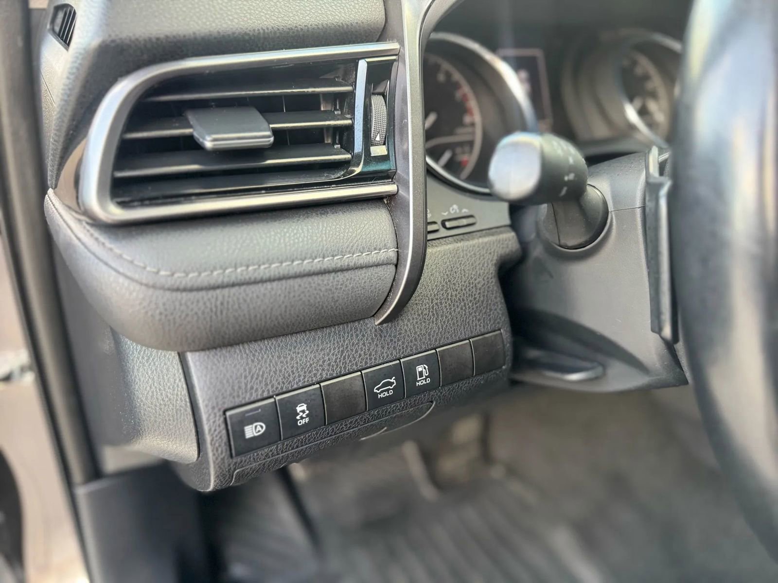 Used 2020 Toyota Camry SE image 15