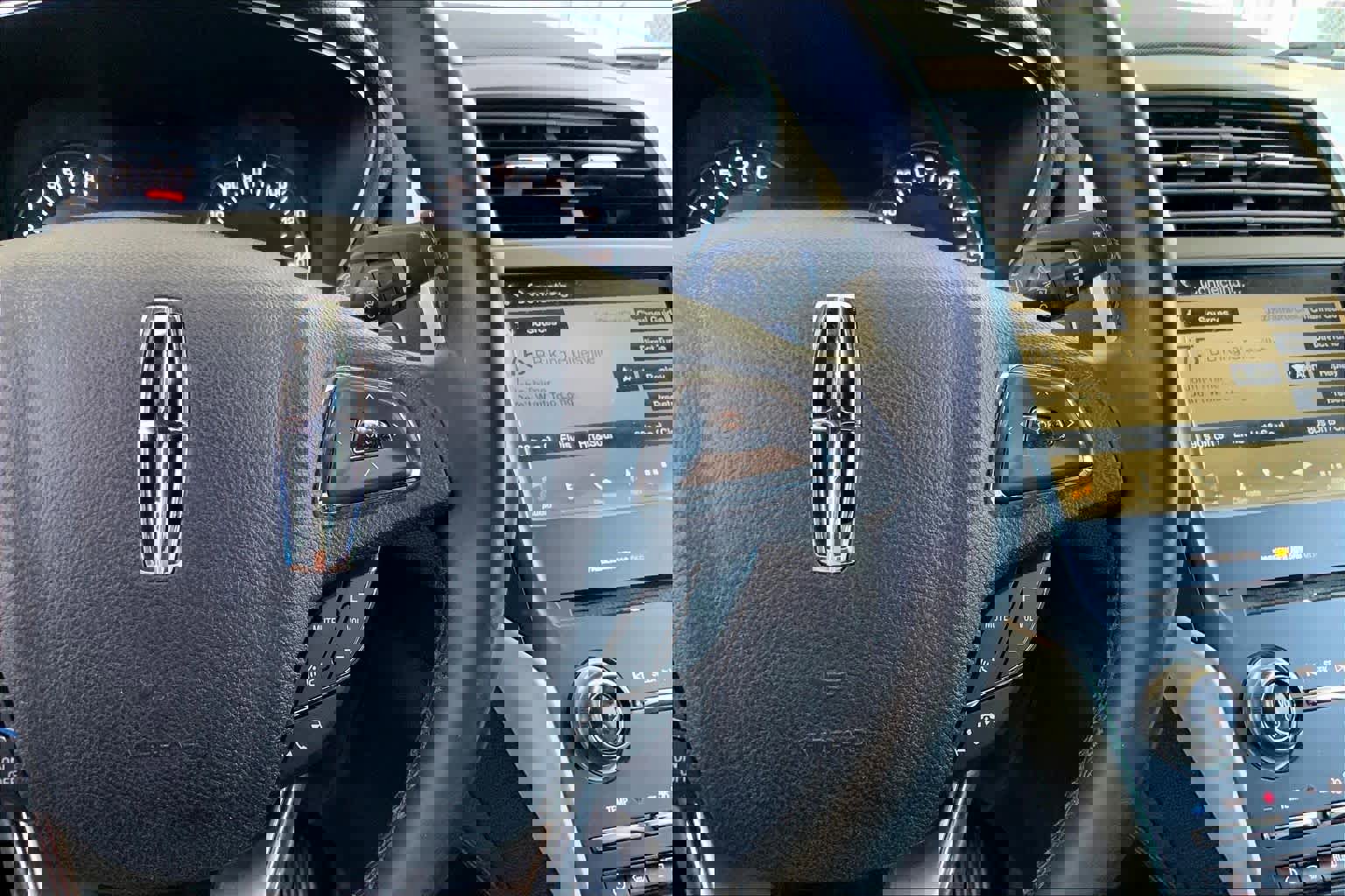 Used 2016 Lincoln MKC Reserve image 25