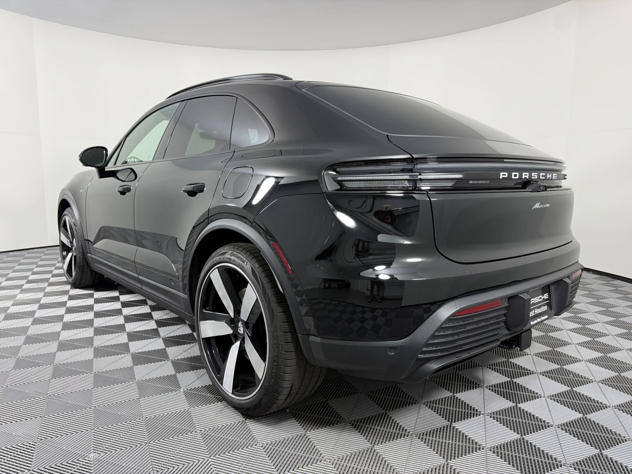 Certified 2026 Porsche Macan Electric RWD image 3