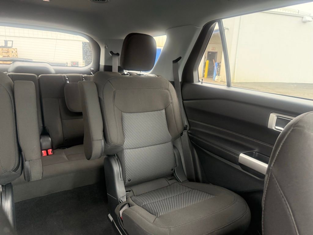 Used 2024 Ford Explorer XLT AWD/4WD image 59