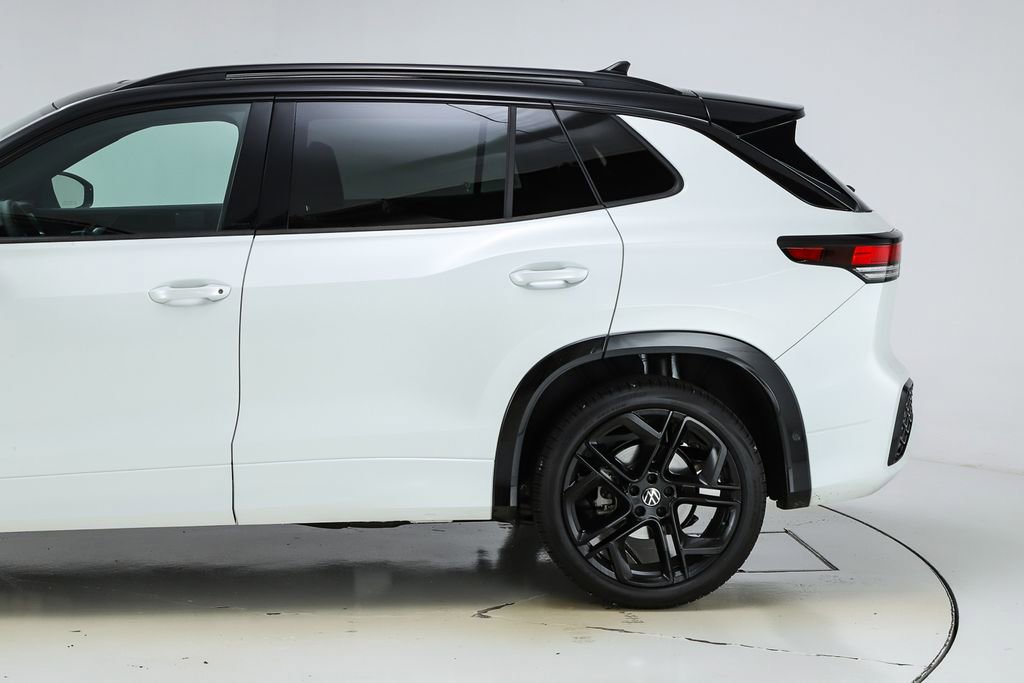 New 2026 Volkswagen Tiguan SE R-Line image 43