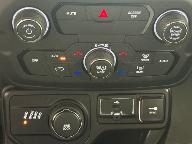 Used 2018 Jeep Renegade Limited w/ UConnect 8.4 Nav Group AWD/4WD image 30