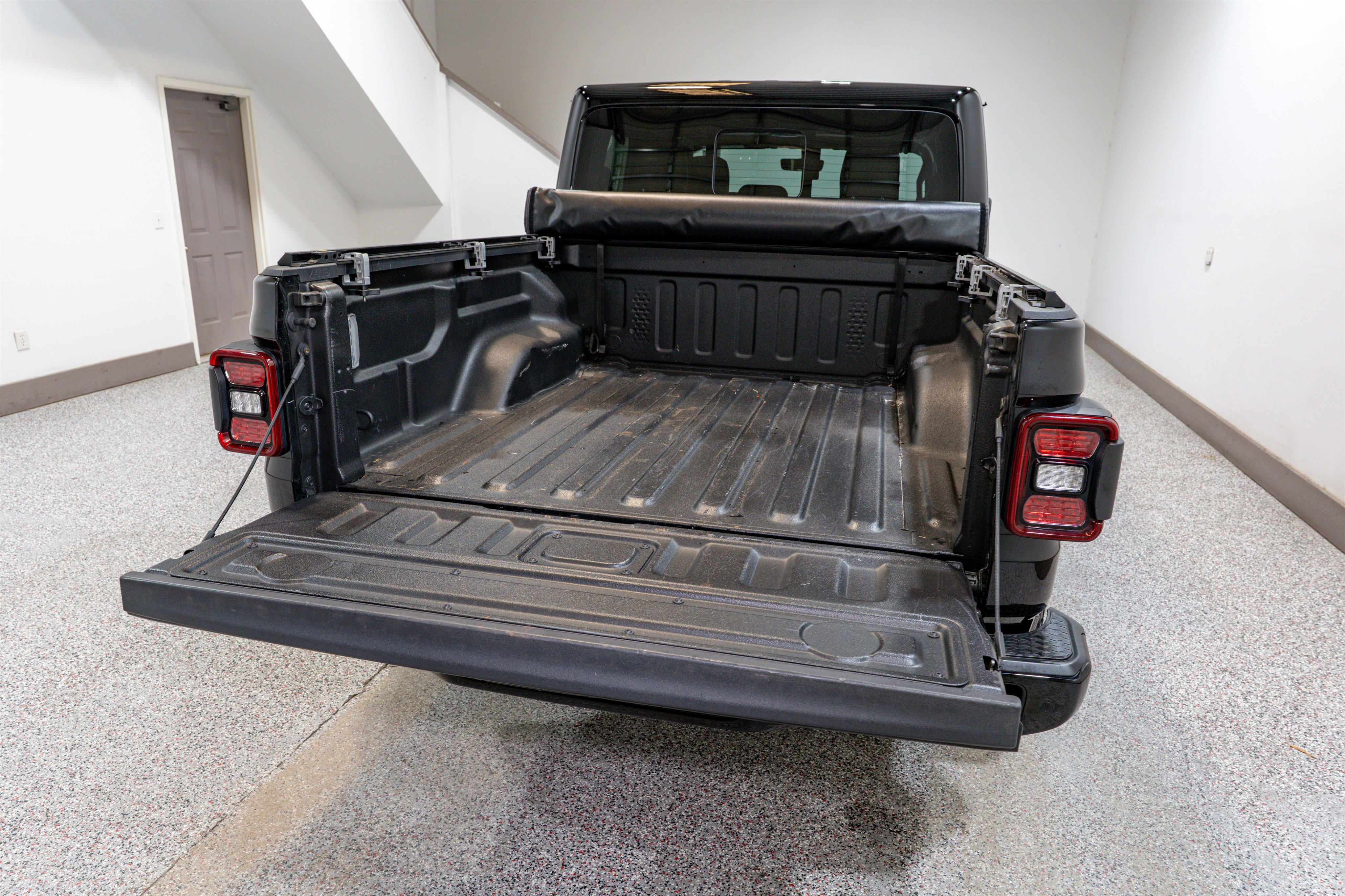 Used 2023 Jeep Gladiator Overland AWD/4WD image 12