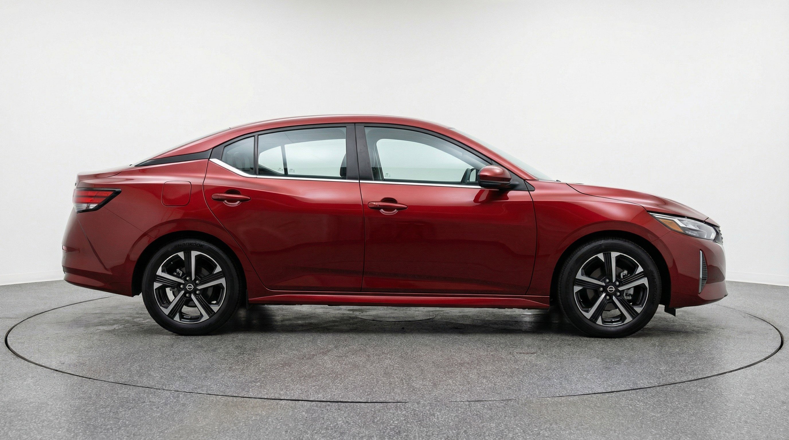 Used 2025 Nissan Sentra SV FWD image 11