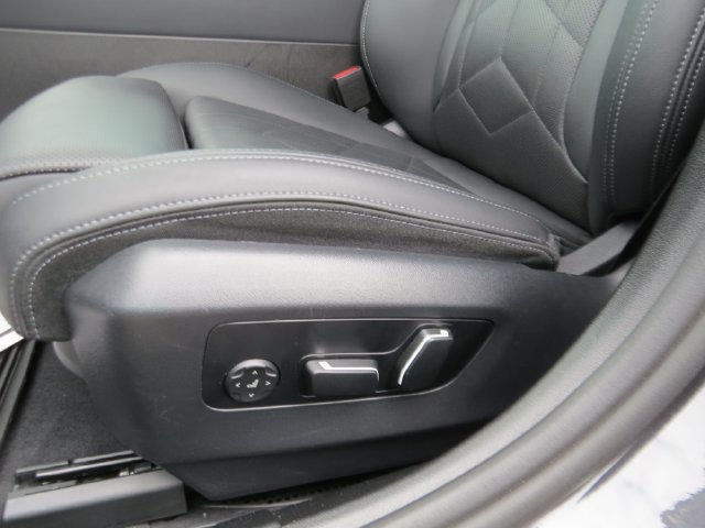 Used 2024 BMW 530i xDrive w/ Premium Package AWD/4WD image 13