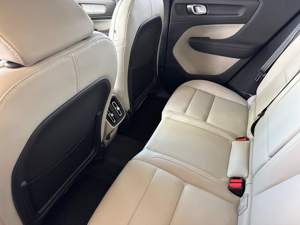 New 2026 Volvo XC40 B5 Plus w/ Protection Package Premier AWD/4WD image 11