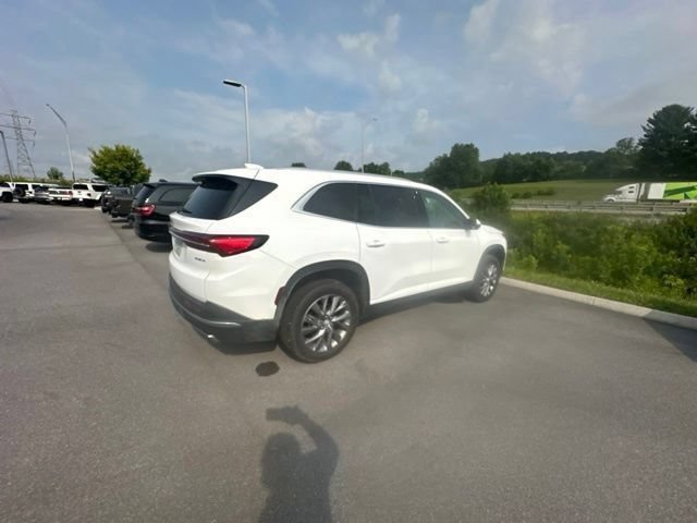 Used 2025 Buick Enclave Preferred AWD/4WD image 33