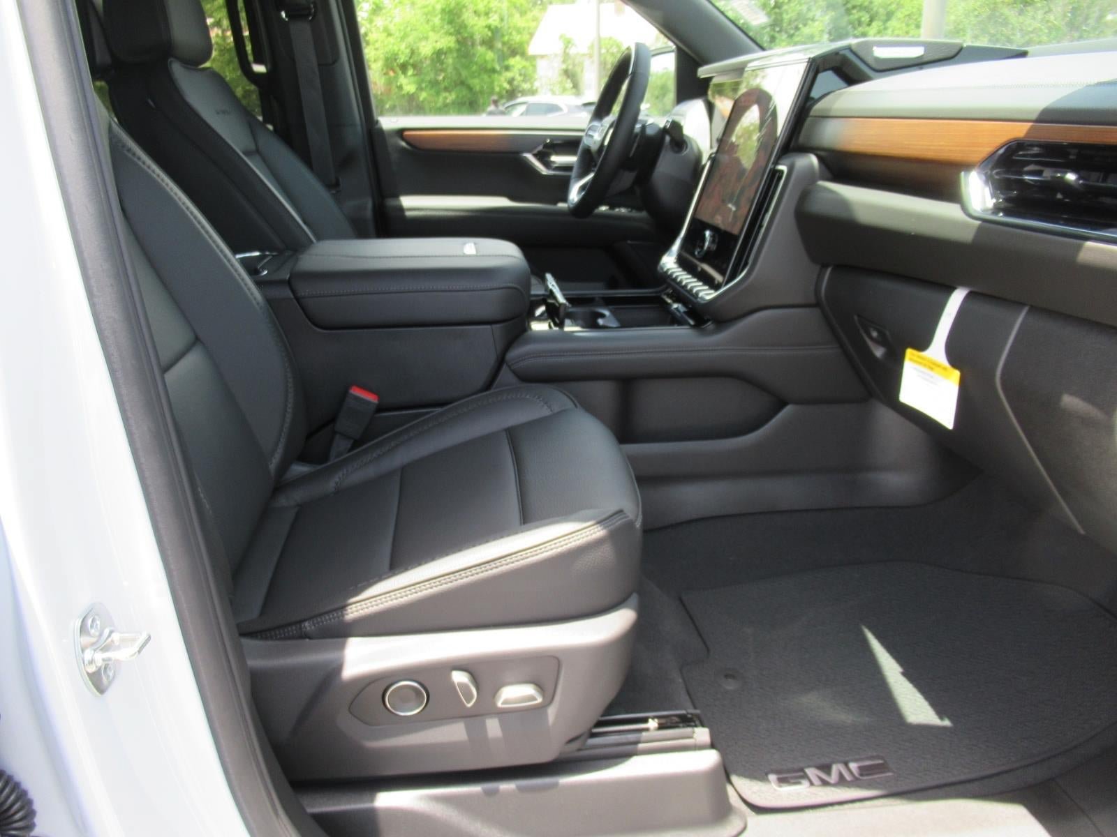New 2026 GMC Yukon Denali w/ Denali Reserve Package AWD/4WD image 10