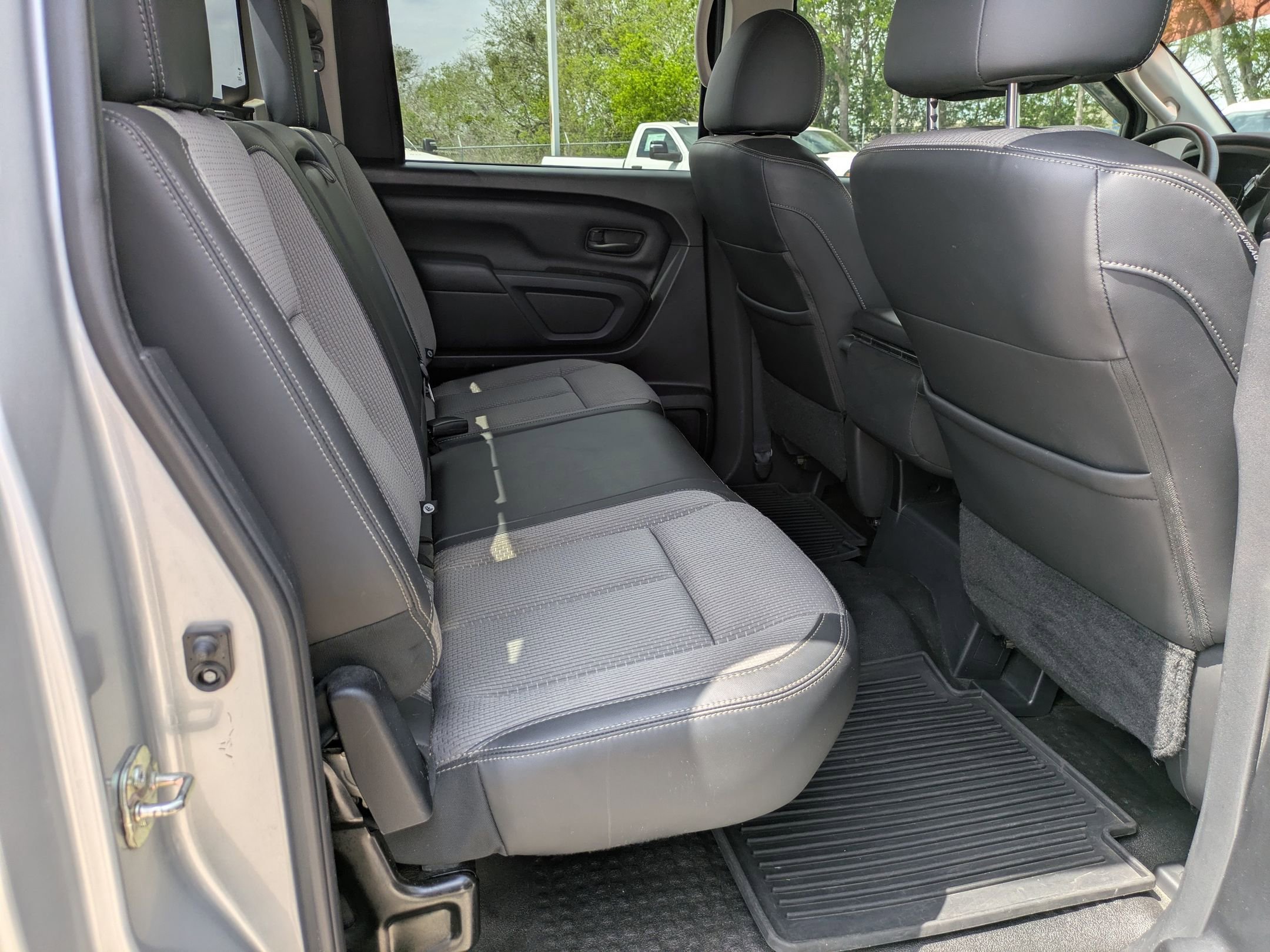 Used 2017 Nissan Titan S image 24