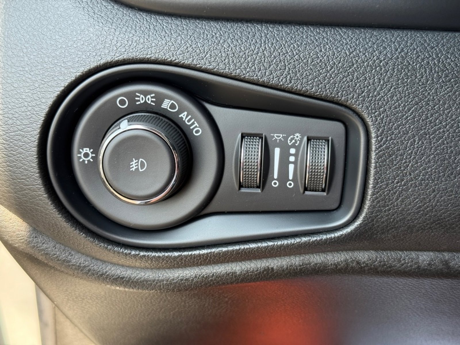 Used 2021 Jeep Renegade Limited image 36