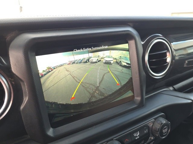 Used 2022 Jeep Wrangler Unlimited Sahara image 25