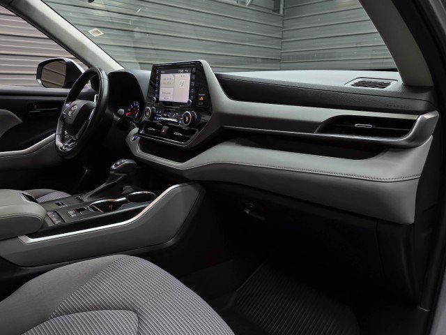 Used 2021 Toyota Highlander LE FWD image 12