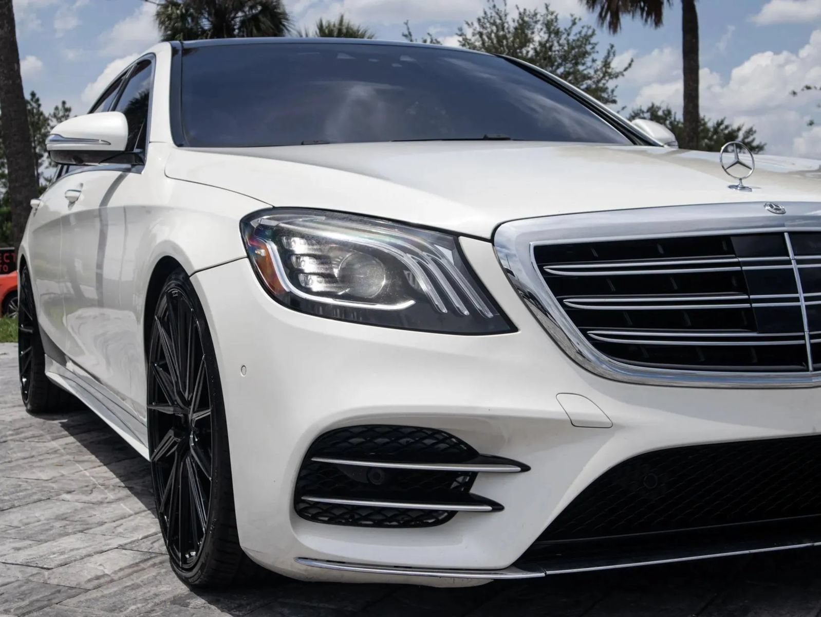 Used 2019 Mercedes-Benz S 560 Sedan w/ AMG Line Exterior image 11