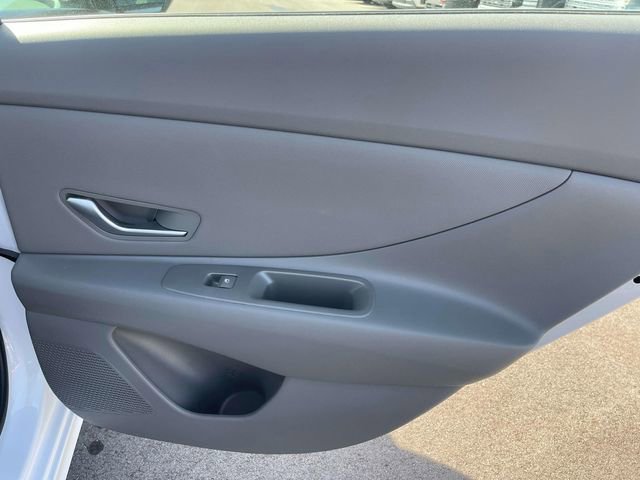 Used 2025 Hyundai Elantra Sport image 19