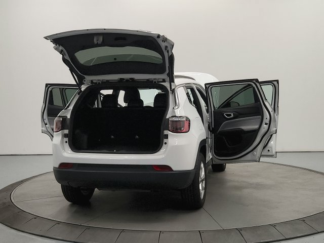 Used 2025 Jeep Compass Latitude AWD/4WD image 37