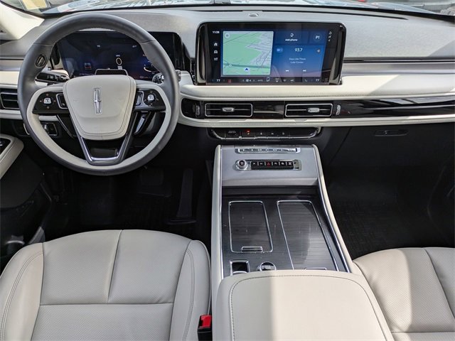 Used 2025 Lincoln Aviator 2WD image 15